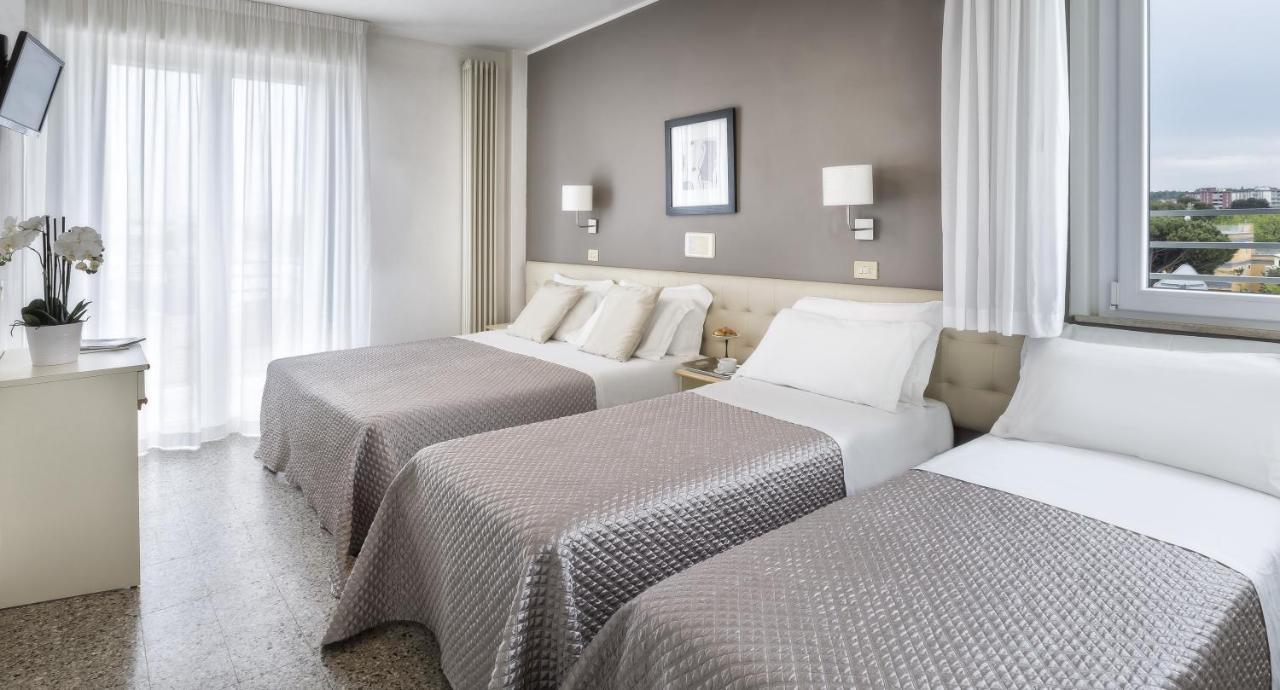 Hotel Carignano Riccione Esterno foto