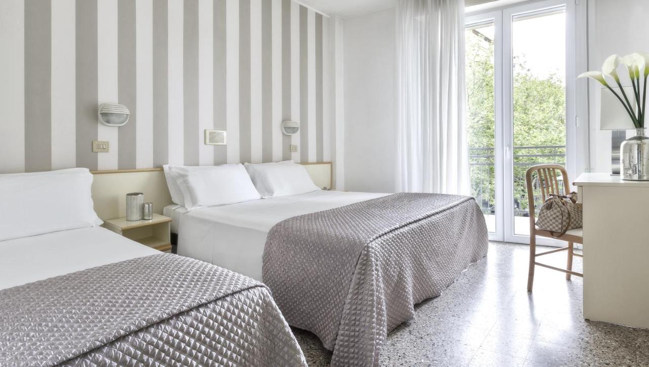 Hotel Carignano Riccione Esterno foto