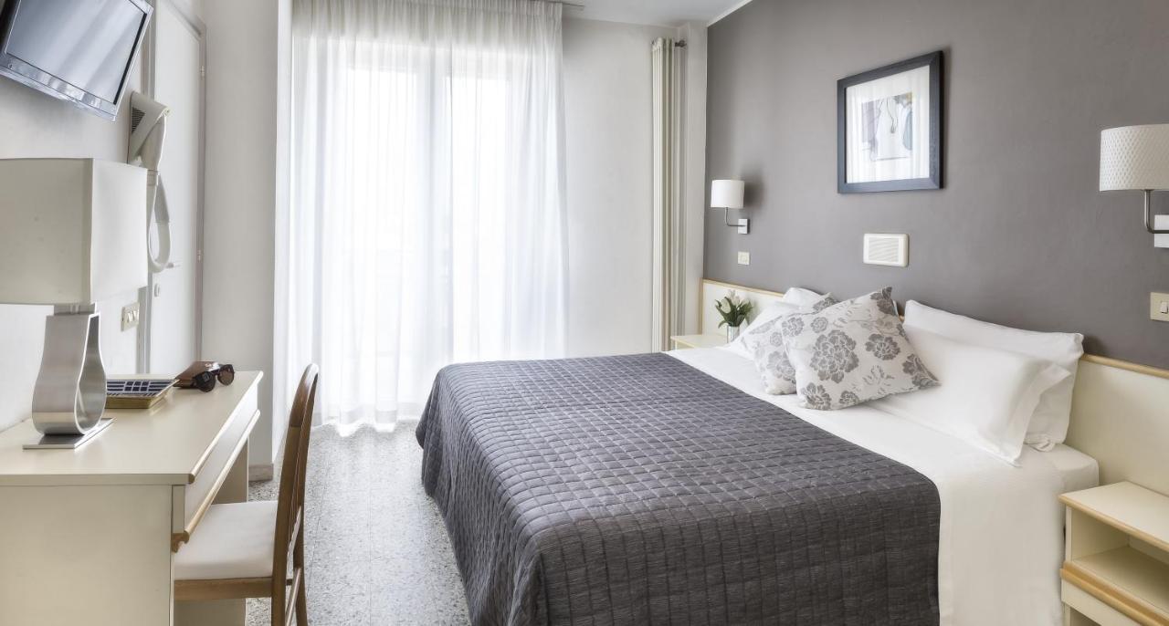 Hotel Carignano Riccione Esterno foto