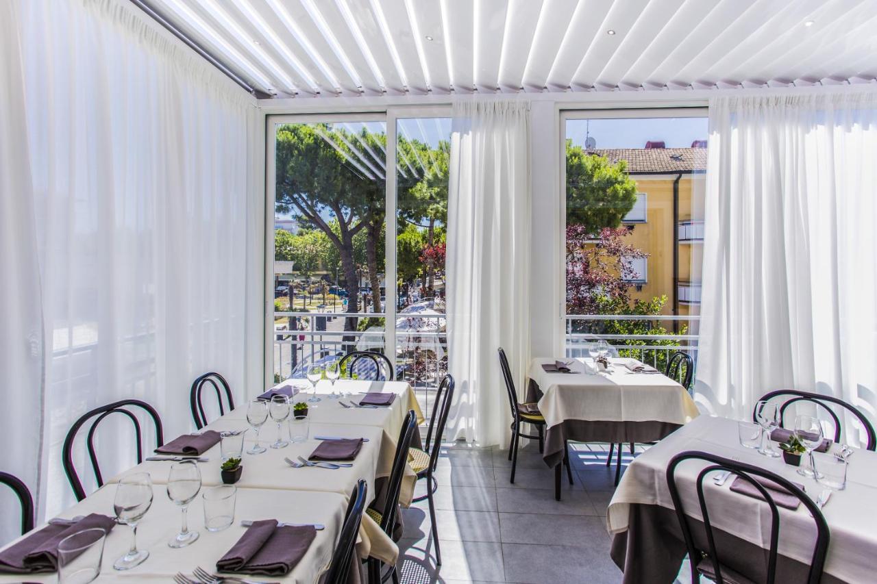 Hotel Carignano Riccione Esterno foto